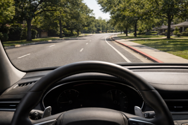 方向盘跑偏怎么回事？是否需要做四轮定位